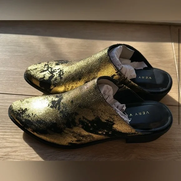 Very Volatile Moonstruck Gold/ Black
Leather Mules - Picture 3 of 5